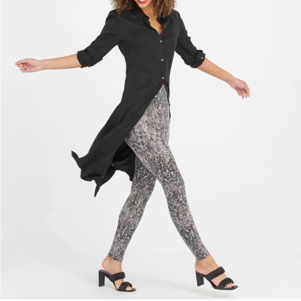 Spanx Faux Leather Snake Shine Leggings size M